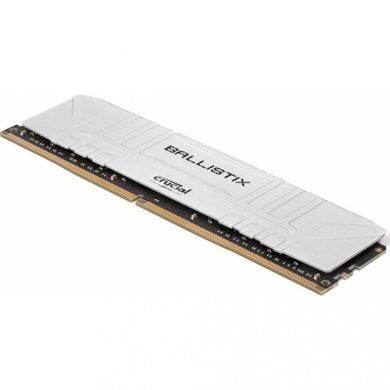Оперативная память Crucial 8 GB DDR4 3000 MHz Ballistix White (BL8G30C15U4W) фото