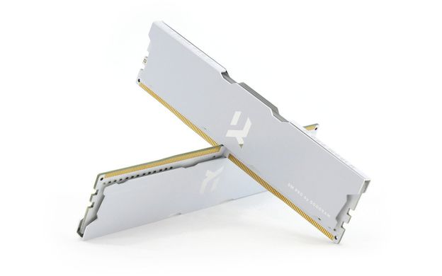 Оперативная память GOODRAM 16 GB (2x8GB) DDR4 4000 MHz IRDM PRO White (IRP-W4000D4V64L18S/16GDC) фото