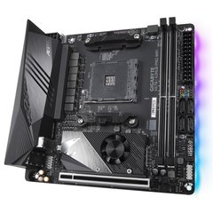 Материнская плата GIGABYTE X570 I AORUS PRO WIFI фото