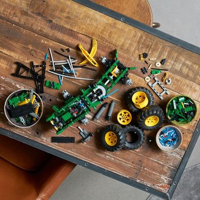 Конструктор LEGO LEGO Technic Трелювальний трактор John Deere 948L-II (42157) фото