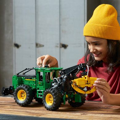 Конструктор LEGO LEGO Technic Трелювальний трактор John Deere 948L-II (42157) фото