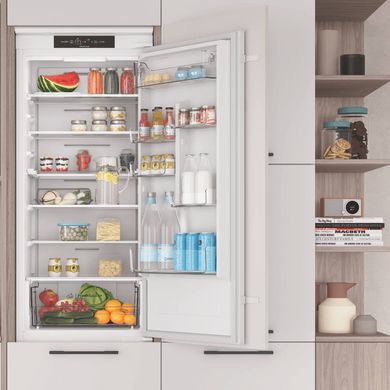 Вбудовані холодильники Indesit INC20T321 фото