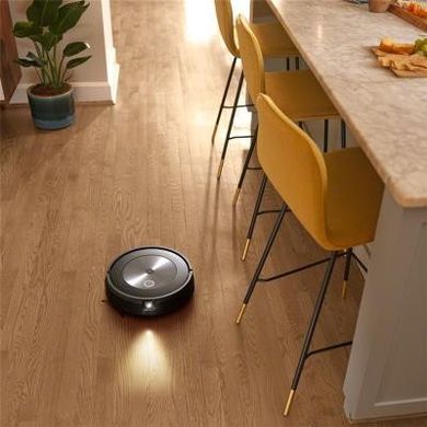 Роботи-пилососи iRobot Roomba J7 фото