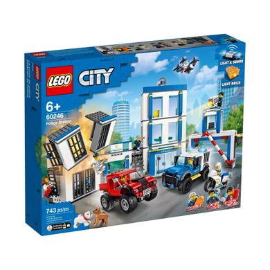 Конструктор LEGO LEGO City Полицейский участок (60246) фото