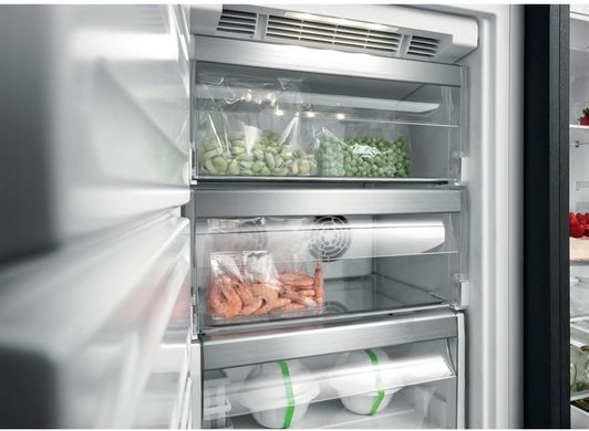 Вбудовані холодильники Whirlpool AFB 18401 фото