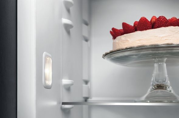 Встраиваемые холодильники Whirlpool ARG 18082 A++ фото