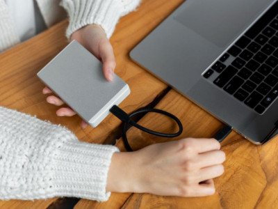 Как зарядить ноутбук от повербанка?