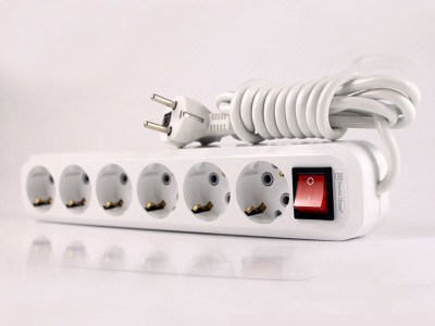 Сетевой фильтр – что это, его назначение и в чем разница между ним и удлинителем?