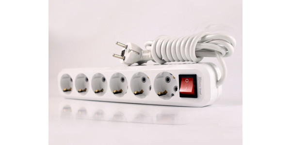 Сетевой фильтр – что это, его назначение и в чем разница между ним и удлинителем?