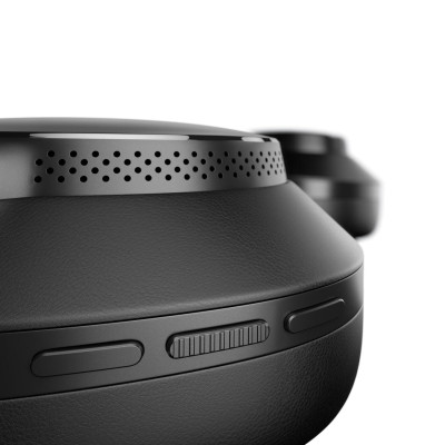 Bowers & Wilkins PX8 Black