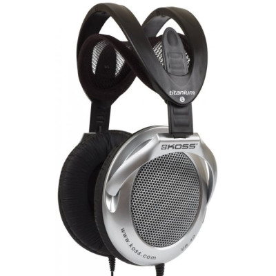 Koss UR40