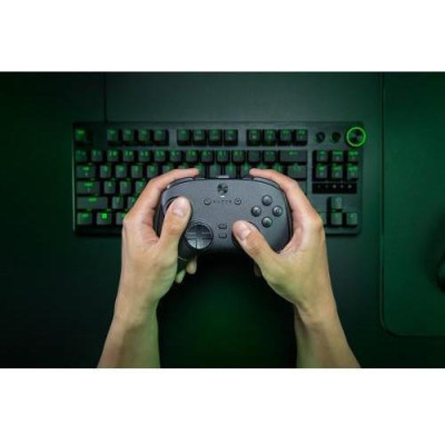 Razer Wolverine V3 Pro 8K PC Black (RZ06-05540100-R3M1)