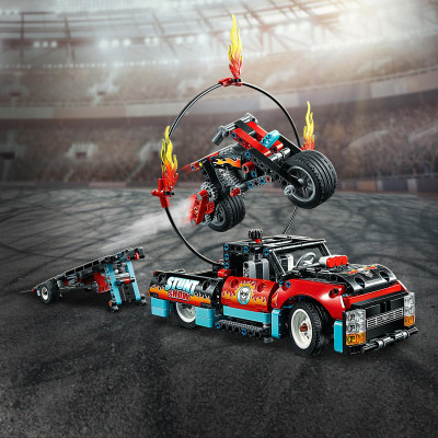 LEGO Technic Шоу трюків на вантажівках та мотоциклах 2 в 1 (42106)