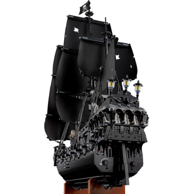 LEGO Icons Пиратский корабль капитана Джека Воробья (10365)