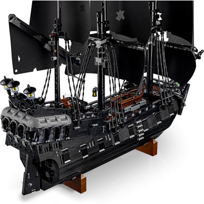 LEGO Icons Пиратский корабль капитана Джека Воробья (10365)