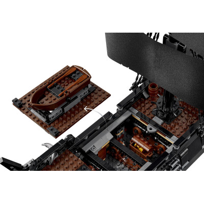 LEGO Icons Пиратский корабль капитана Джека Воробья (10365)