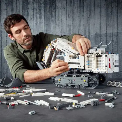 LEGO TECHNIC Екскаватор Liebherr R 9800 (42100)