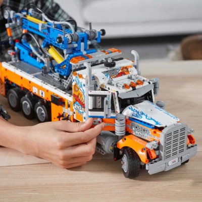 LEGO Technic Вантажний евакуатор (42128)
