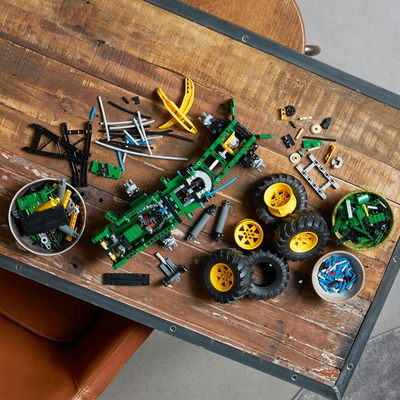 LEGO Technic Тралювальний трактор John Deere 948L-II (42157)