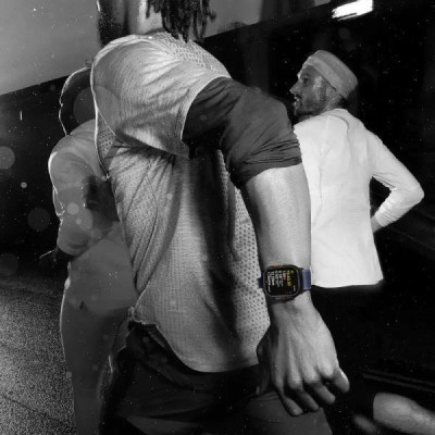 Apple Watch Ultra 2 GPS + Cellular 49mm Natural Titan. Case w. Black Ocean Band (MXTL3)