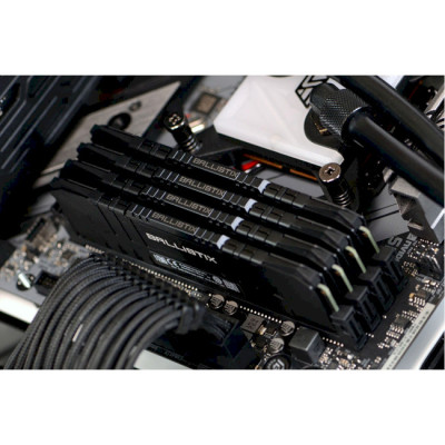Crucial 16 GB DDR4 3000 MHz Ballistix Black (BL16G30C15U4B)